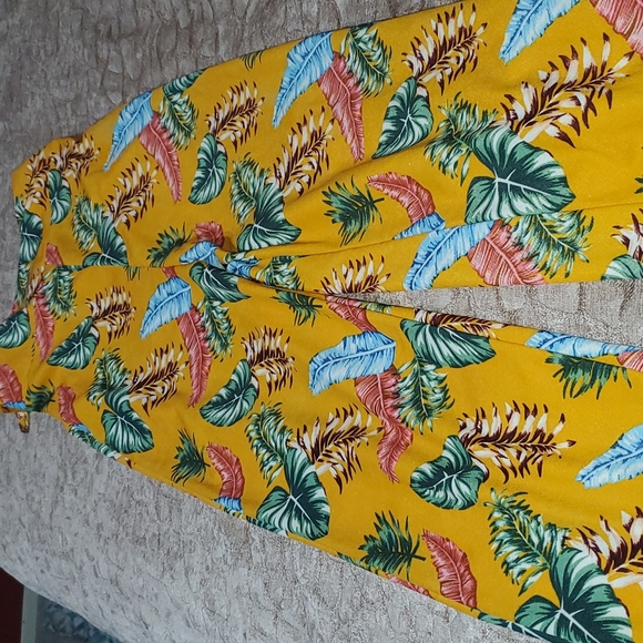 Jumpsuits - Picture 2 of 4